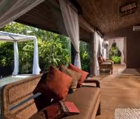 Villa Khayangan Estate, Master Bathroom